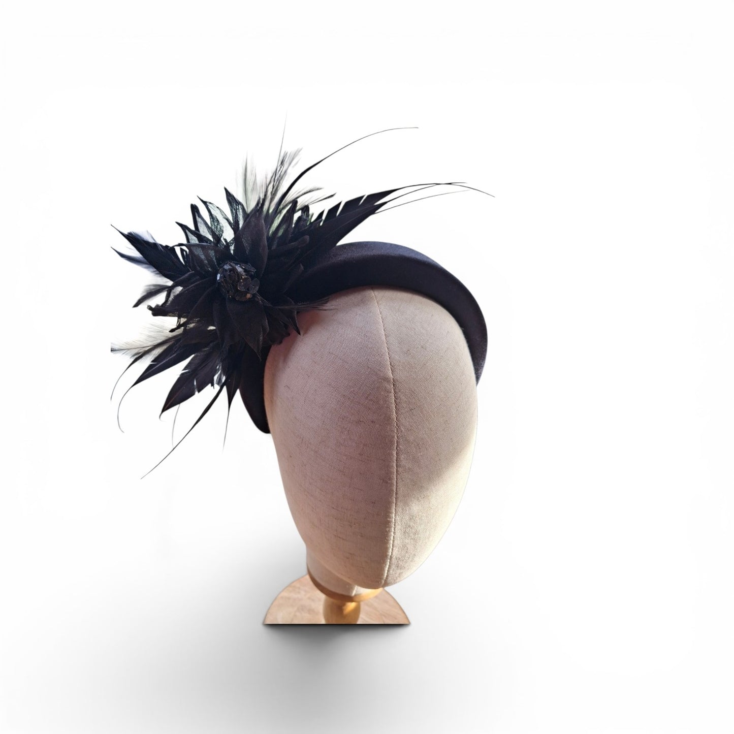 Black padded hairband with feather flower